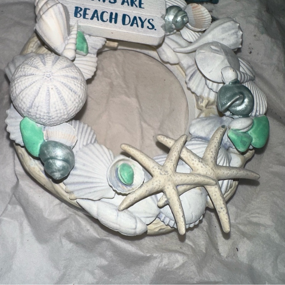 Hallmark Keepsake "A Day at the Beach Seashell Wreath" Ornament 2021 Christmas - Picture 4 of 6